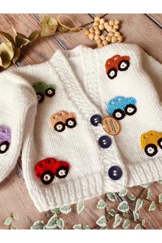 El Örgüsü Beyaz Araba Desen Erkek Bebek Hırka - Beyaz - SERASKIDS