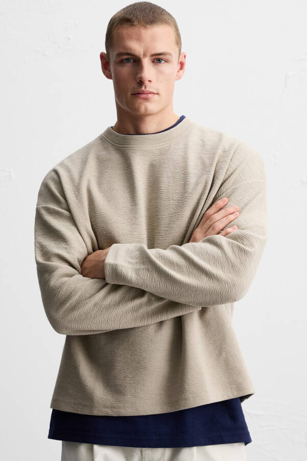 Embossed Jacquard Sweatshirt (Beige) - 5