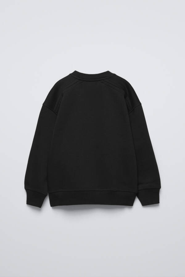 EMBROIDERED DETAIL PLAIN COLOR HOODED SWEATSHIRT-Black - 2