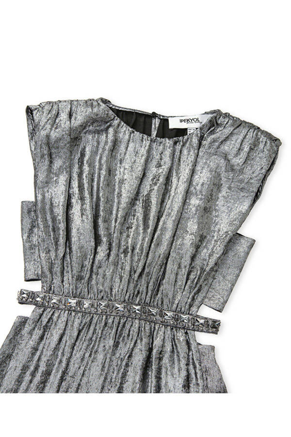 Embroidered dress with a shiny texture - 4