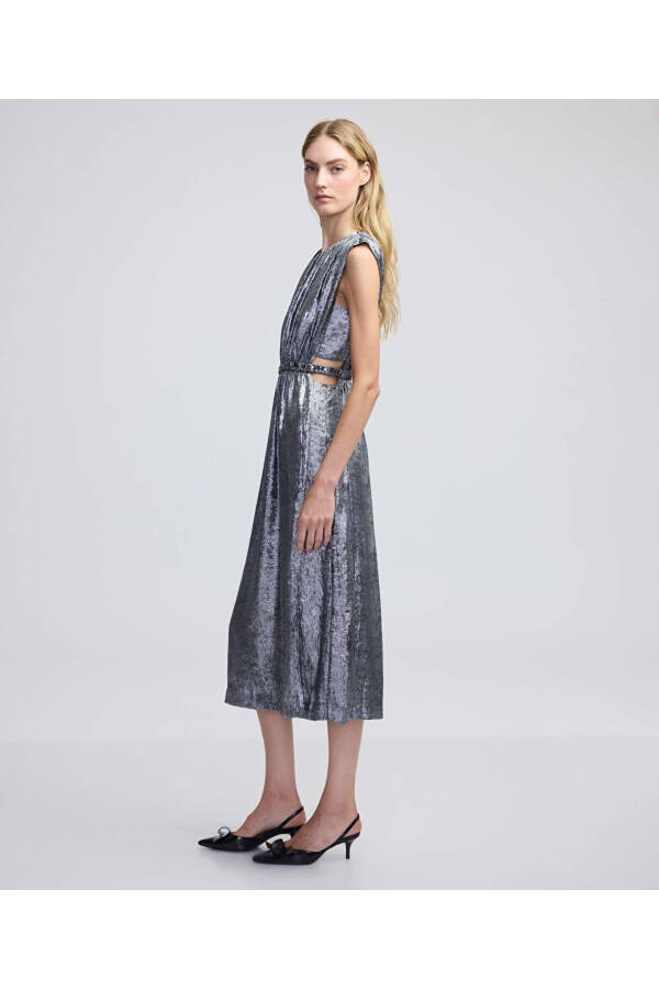 Embroidered dress with a shiny texture - 5