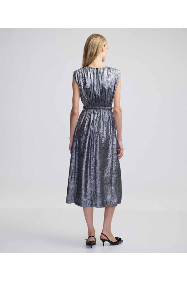 Embroidered dress with a shiny texture - 6