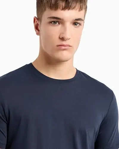 Emporio Armani erkaklar uchun tekis rangli oddiy Pima futbolka - 2