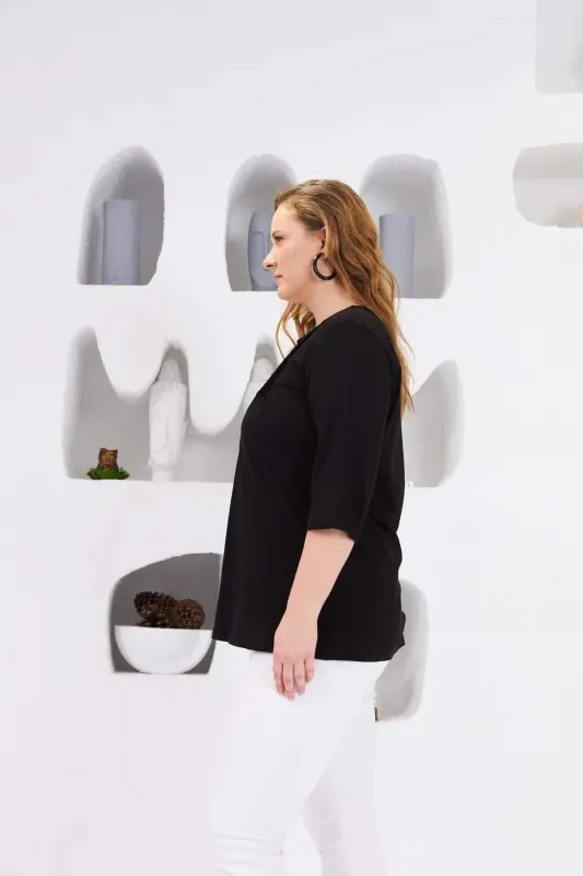 Ёқаси йирик тўқилган, катта ўлчамли кўйлак. Қора ранг. - 2