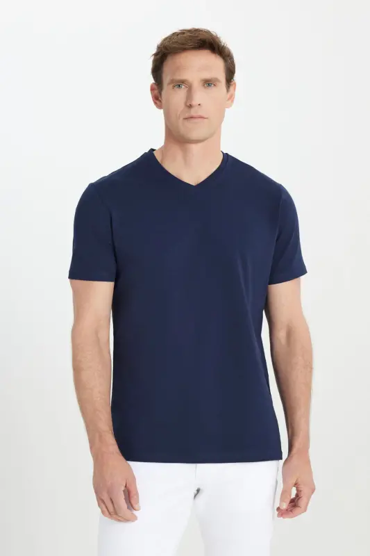 Erkak %100 Paxta V Yoqa To‘q ko‘k Slim Fit Tor Kesim Futbolka-To‘q ko‘k - AC&CO / ALTINYILDIZ CLASSICS