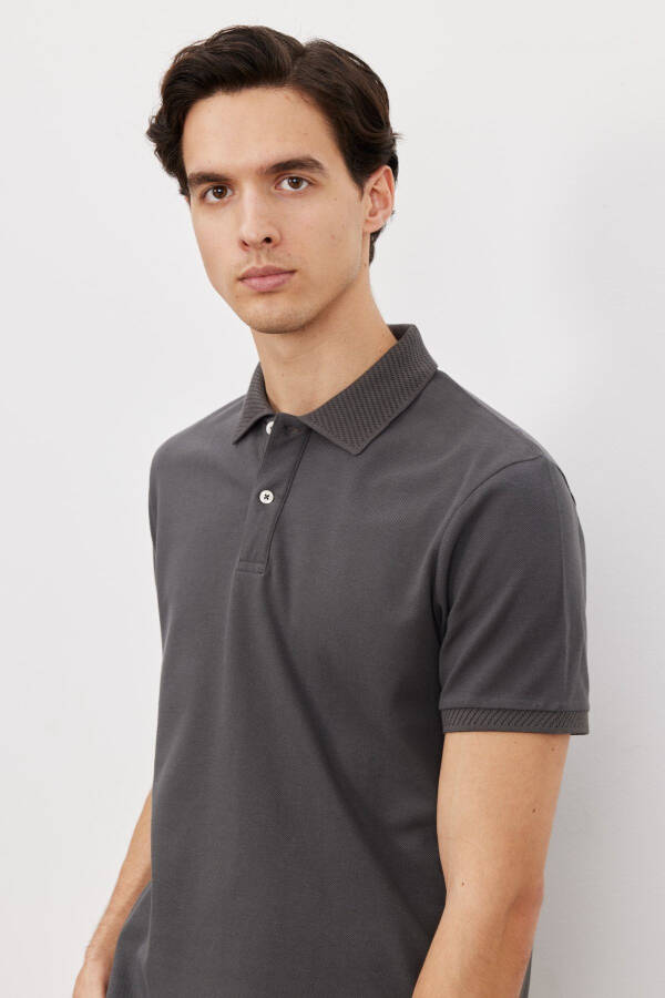 Erkak Antratsit Slim Fit Tor Kesim 100% Paxta Polo Yoqali Qisqa Yengli Futbolka - 3