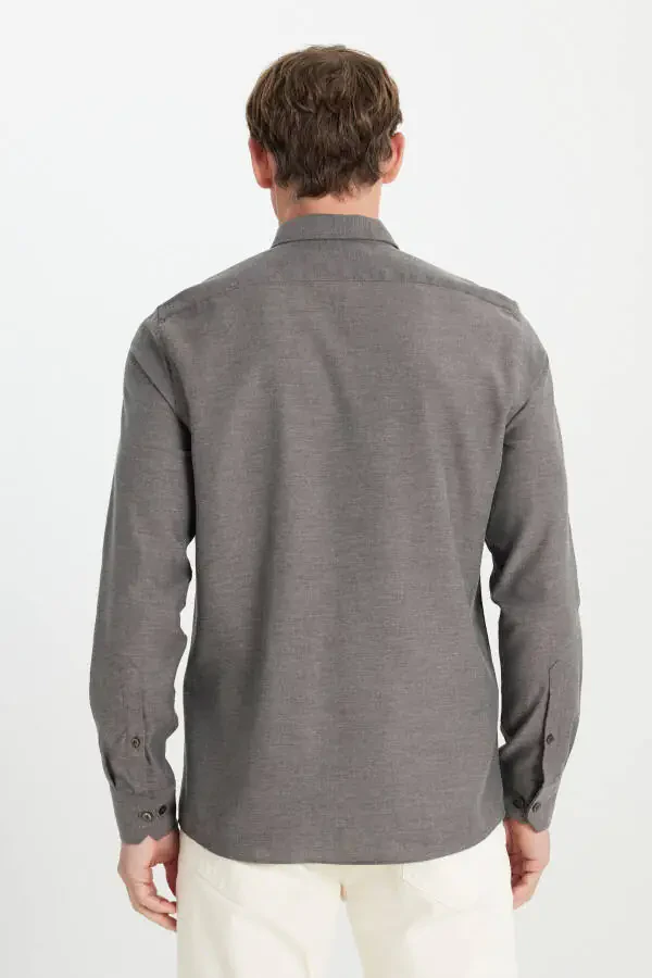 Erkak jigarrang paxtali flanel tor bichimli qisqa yoqali ko'ylak - 5