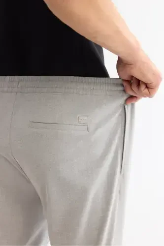 Erkak kulrang Relaxed Fit yon cho'ntakli bel qismi elastik bog'ichli duble etikli jogger shim E003000-kulrang - AVVA (1)
