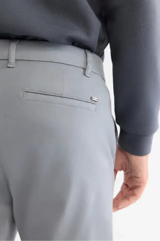 Erkak kulrang Slim Fit yon tomoni elastikli yumshoq tugmali - 5