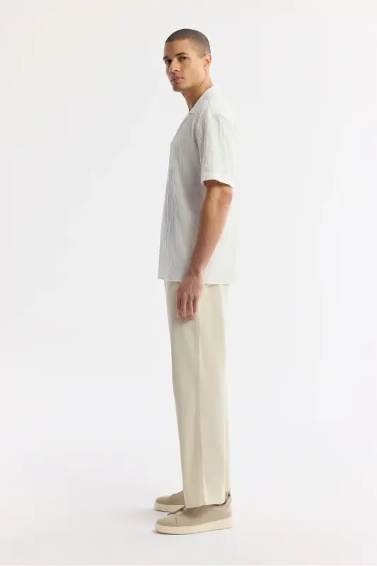 Erkak Oq Comfort Fit Apash Yoqali Jakarli Qisqa Qo'l - 3