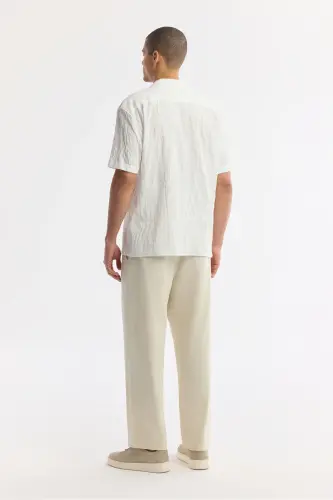 Erkak Oq Comfort Fit Apash Yoqali Jakarli Qisqa Qo'l - 4