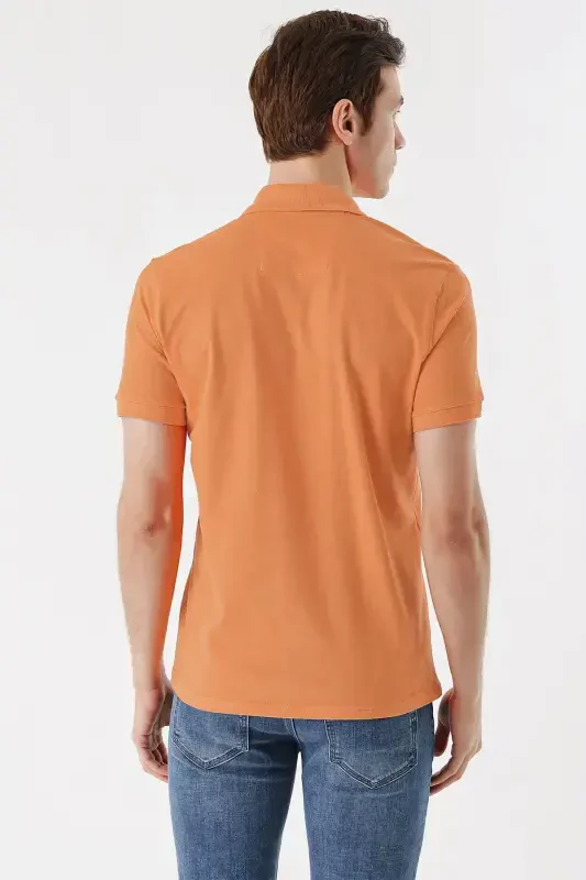 Erkak to'q sariq asosiy tekis 100% paxta Slim Fit tor kesimli qisqa yengli polo yoqali futbolka - 5