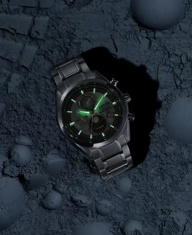 Erkaklar Tsuki-yomi A-T Xronograf Sport Hashamatli Eco-Drive Kumush Rangli Titan Bilaguzukli Soat 43mm Kumush rangli. - 4