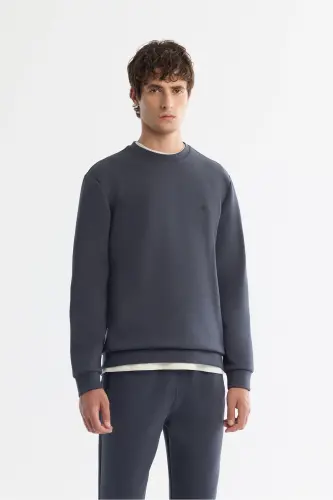 Erkaklar uchun antrasit rangli bisiklet yoqasi sviter 