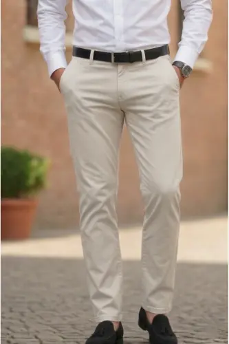Erkaklar uchun bej gabardin paxta zig'ir slim fit yon cho'ntakli elastik chino shimlari 