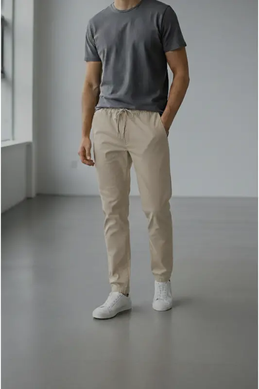 Erkaklar uchun bej gabardin paxta zig'ir slim fit yon cho'ntakli elastik chino shimlari - 1