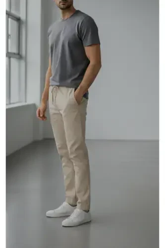 Erkaklar uchun bej gabardin paxta zig'ir slim fit yon cho'ntakli elastik chino shimlari - THESEASON (1)