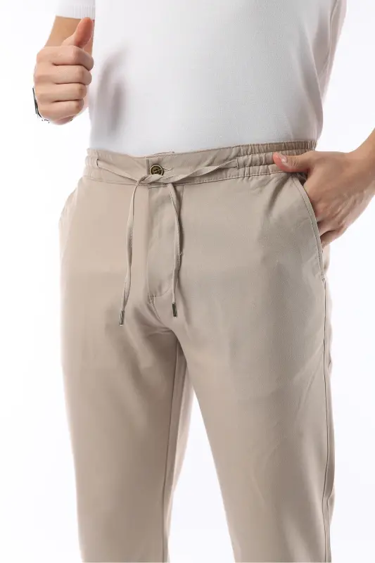 Erkaklar uchun bej rangli Jogger kesimli, elastik belbog'li, moslashuvchan likrali va Slim Fit matoli shim - 4