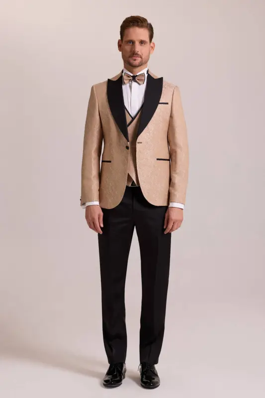 Erkaklar uchun bej rangli slim fit smokin, qaldirg'och yoqali naqshli - YSF