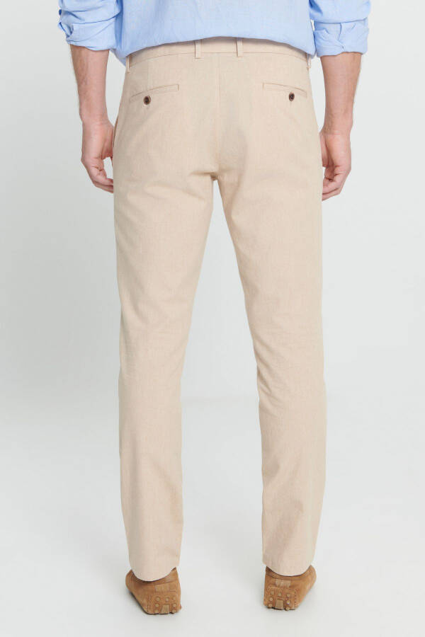 Erkaklar uchun bej rangli slim fit tor kesimli %100 paxtadan tayyorlangan yon cho'ntakli shim. - 5