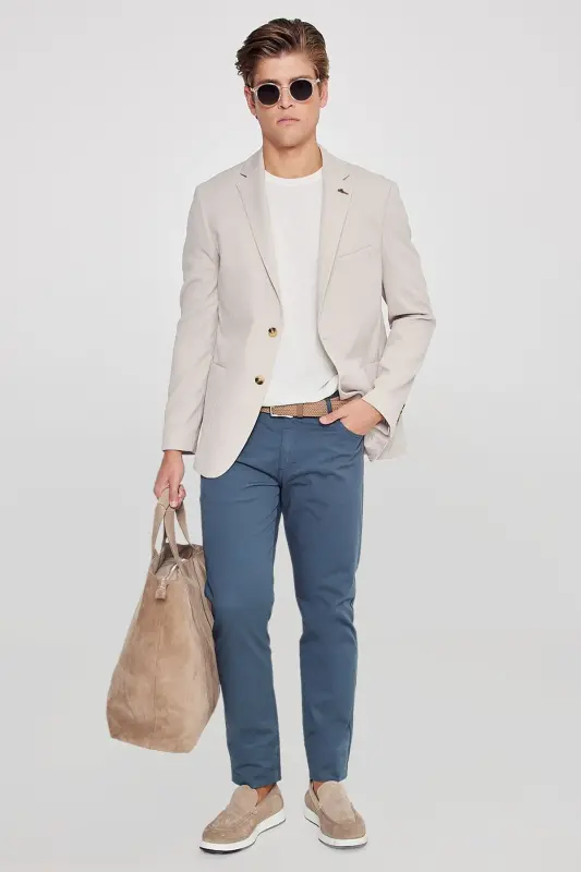 Erkaklar uchun bej rangli slim fit tor kesimli bitta tugmali yengil kostyum jakiti - 4