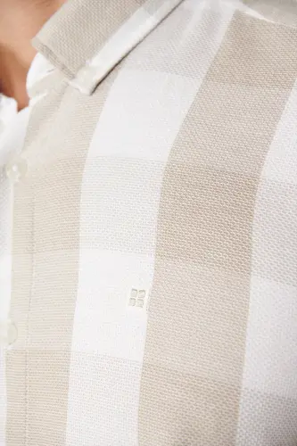 Erkaklar uchun bej rangli tugmali yoqa, paxtadan tikilgan, ekose naqshli, oddiy kesimli ko'ylak A41y2044 - 5