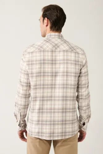 Erkaklar uchun bej rangli tugmali yoqali 100% paxtadan tikilgan ekoseli oddiy o'lchamli ko'ylak A32y2150 - 4