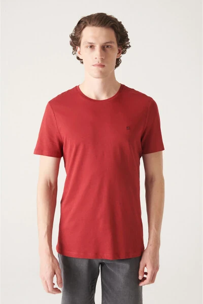 Erkaklar uchun bordo rangli ultrayumshoq bisiklet yoqasi paxta slim fit tor kesimli futbolkasi E001171 - AVVA