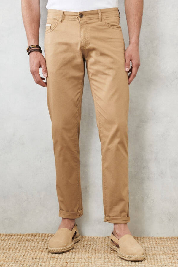 Erkaklar uchun Camel Slim Fit Tor 5 Cho'ntakli Elastik Chino Shimlari - 8