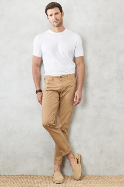 Erkaklar uchun Camel Slim Fit Tor 5 Cho'ntakli Elastik Chino Shimlari - 11