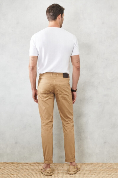 Erkaklar uchun Camel Slim Fit Tor 5 Cho'ntakli Elastik Chino Shimlari - 14