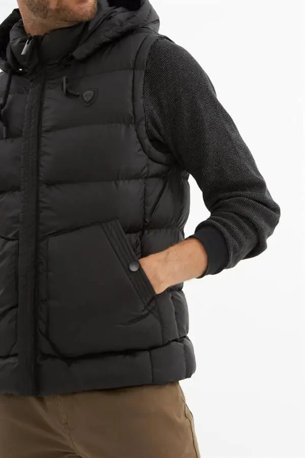 Erkaklar uchun chiqarib olinadigan kaputli cho‘ntakli puffer yelek qora - 3