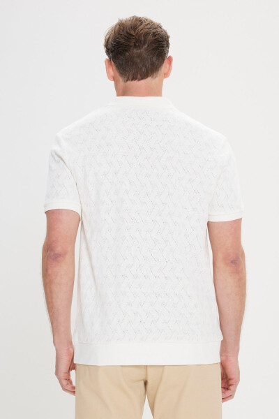 Erkaklar uchun Ekru Comfort Fit Rahat Kesim Paxtadan Baklava Naqshli Polo Yaka Futbolka - 4