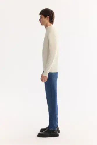 Erkaklar uchun ekru rangli triko kazak - 3