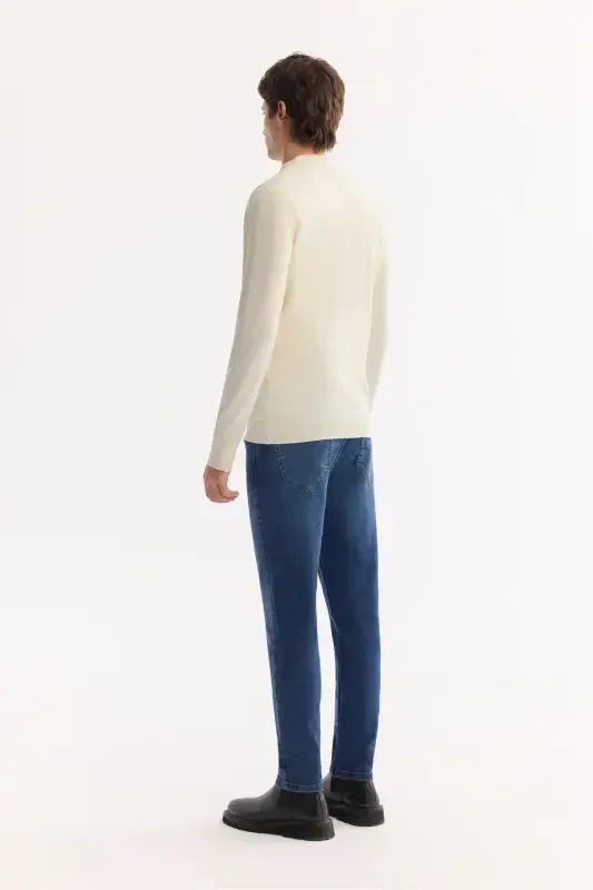 Erkaklar uchun ekru rangli triko kazak - 4