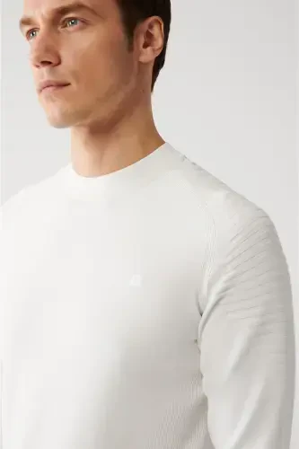 Erkaklar uchun ekru rayon triko sviteri - 3