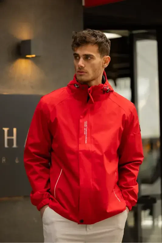 Erkaklar uchun ichki astarli suvga chidamli kaputli yomg'ir paltosi - Qizil - 3MODA
