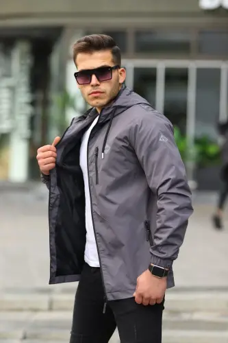 Erkaklar uchun ichki qoplamasi bo'lgan suv o'tkazmaydigan kaputli cho'ntakli yomg'ir paltosi - COMSTAR (1)