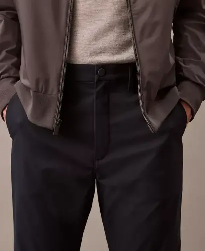 Erkaklar uchun ingichka o'rnatishli zamonaviy cho'zincholi chino shimlari-Osmon kapitanı - CALVIN KLEIN (1)