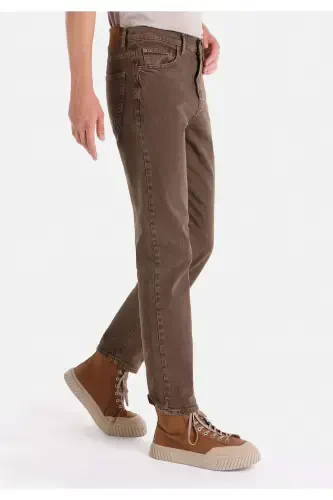 Erkaklar uchun jigarrang rangli to'g'ri kesilgan, o'rta bel, oddiy o'lchamli shim. - 4