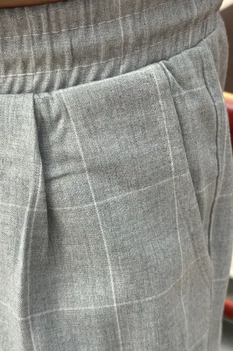 Erkaklar uchun kamarli, kat-katli, elastik mato, burmalar bilan bezatilgan, Jogger shimlari 24INP199K - 15