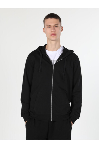 Erkaklar uchun kaputli qora svitshot, regular fit. Cl1002717 - 4