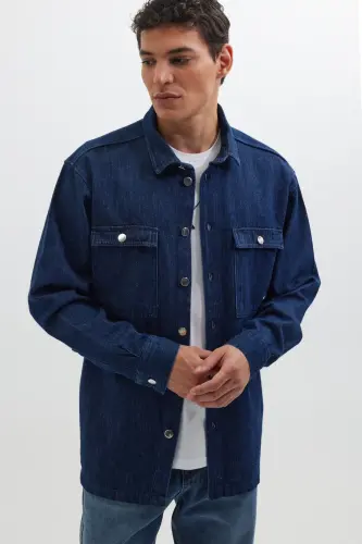 Erkaklar uchun keng kesimli uzun yengli denim qopqoqli ikki cho'ntakli ko'k rangli ko'ylak - 6