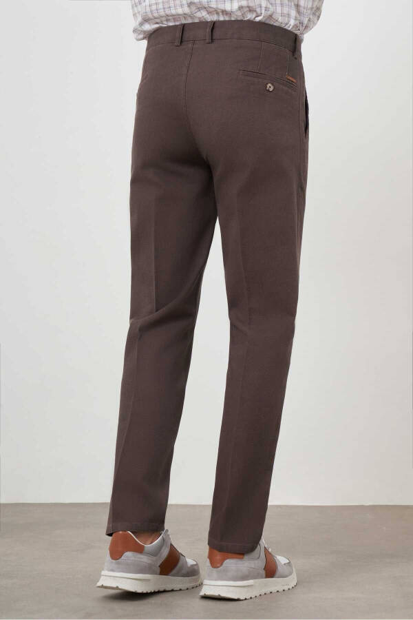 Erkaklar uchun KOFFE paxta yon cho'ntakli Dynamic Fit chino shim - 29