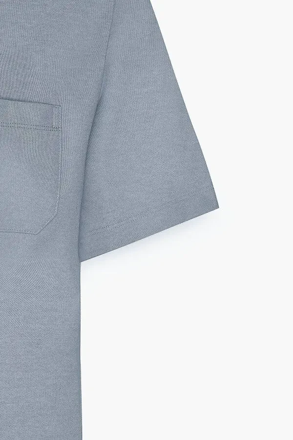 Erkaklar uchun ko'k rangli, komfortli, erkin bichimli, polo yoqali, paxtadan qisqa yengli futbolka. - 8