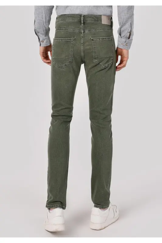 Erkaklar uchun ko'k rangli, to'g'ri oyoqli, past bel, ingichka o'tirgan jinsi shim. - 2