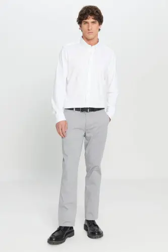 Erkaklar uchun kulrang Slim Fit tor kesilgan yon cho'ntakli paxta strech chino shimlari - MODAZONE (1)