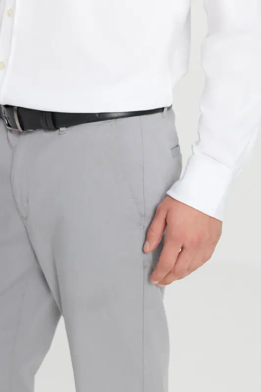 Erkaklar uchun kulrang Slim Fit tor kesilgan yon cho'ntakli paxta strech chino shimlari - 6