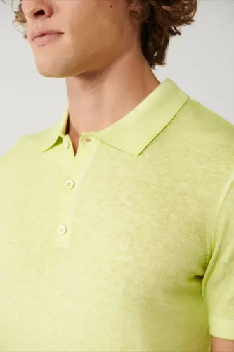 Erkaklar uchun Neon Yashil Polo Yoqali 3 Tugmali Garment Dyed Regular Fit Triko Futbolka A41y5067 - AVVA (1)