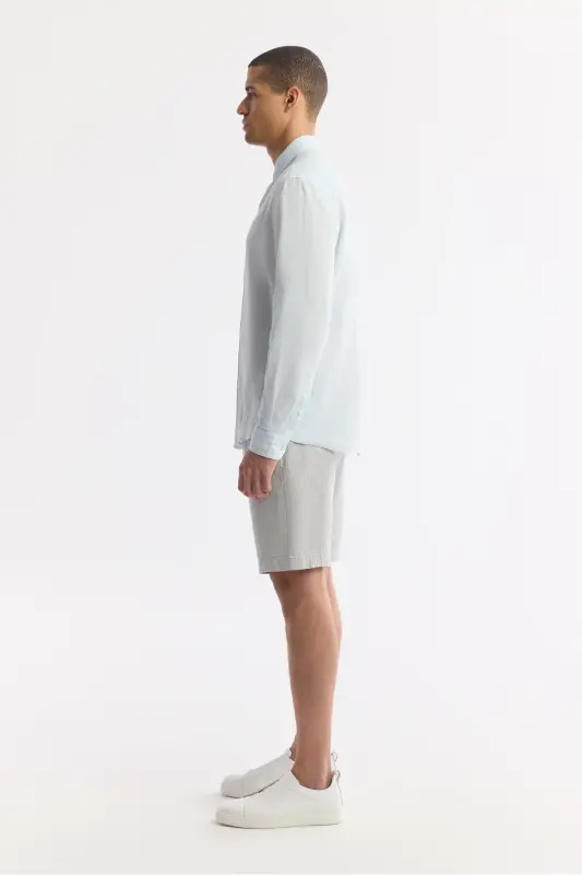 Erkaklar uchun och ko'k zig'ir ko'ylak, tugmachali yoqa, qulay kesilgan, B002191 - 3